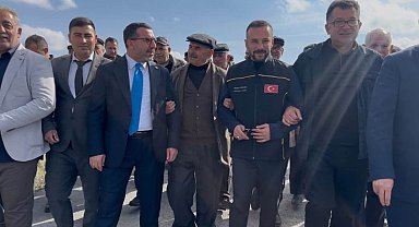 Kars'ta köy yollarında beton yol çalışmaları sürüyor