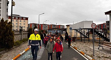 Kars'ta miniklere trafik dersi: Öğrenciler kuralları uygulamalı öğrendi