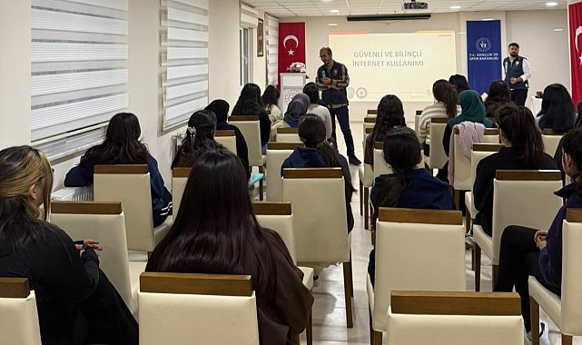 Kars'ta Üniversite öğrencilerine siber güvenlik eğitimi