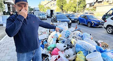 Karşıyaka'da çöp dağları insan boyuna ulaştı, vatandaş isyan etti