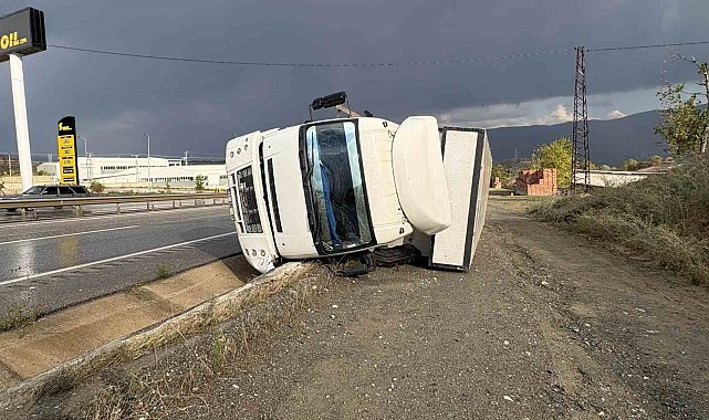 Kastamonu'da devrilen kamyondaki 2 kişi yaralandı