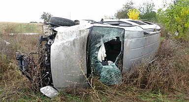 Kastamonu'da yoldan çıkan hafif ticari araç şarample yuvarlandı: 3 yaralı