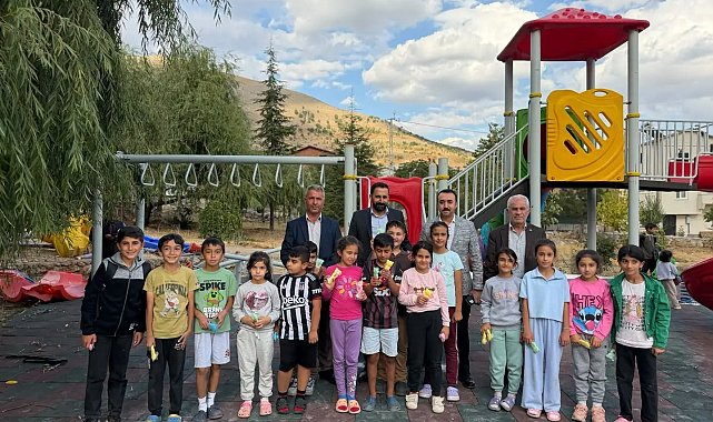 Kaymakam Pelvan deprem konutları ve çocuk parkları inceledi