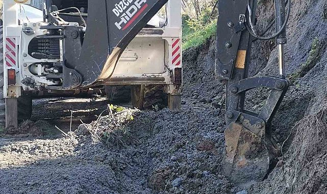 Kaynaşlı'da tıkanan su tahliye kanalları ve menfezler temizlendi