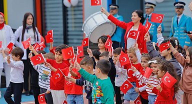 Kayseri Çocuk Kütüphanesi'nden Cumhuriyet coşkusu