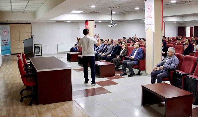 Kayseri Devlet Hastanesi'nde "meme kanseri farkındalık eğitimi" düzenlendi