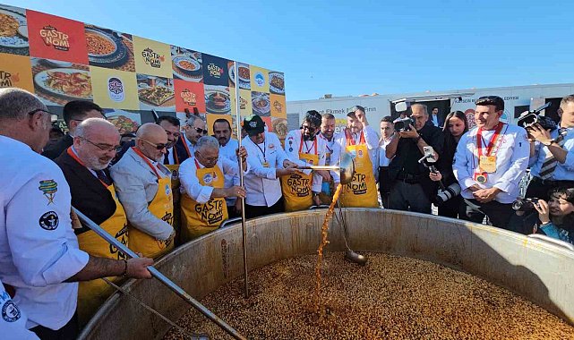 Kayseri Gastronomi Günleri'nde 1 ton börek aşı dağıtıldı