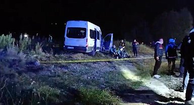Kayseri'de iki işçi servisi ile iş makinası çarpıştı: 1 ölü, 15 yaralı