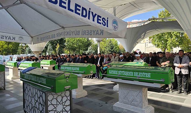 Kayseri'de kazada hayatını kaybeden 3 kişi son yolculuklarına uğurlandı