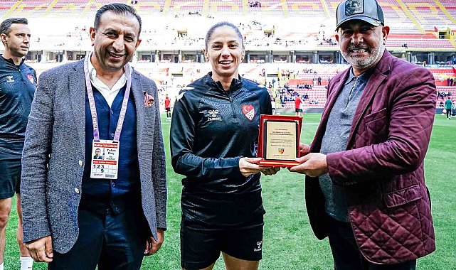 Kayserispor'dan hakem Asen Albayrak'a çiçekli destek