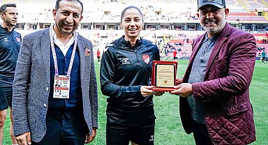 Kayserispor'dan hakem Asen Albayrak'a çiçekli destek