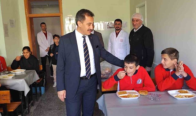 Keleş, taşımalı eğitim gören öğrencilerle yemekte buluştu