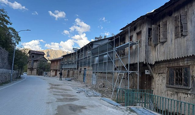 Kemaliye'de doğal gaz, restorasyon ve çevre düzenleme çalışmaları sürüyor