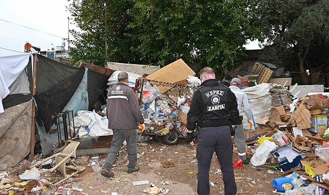 Kepez'de çöp ev operasyonu: 8 kamyon atık çıkarıldı