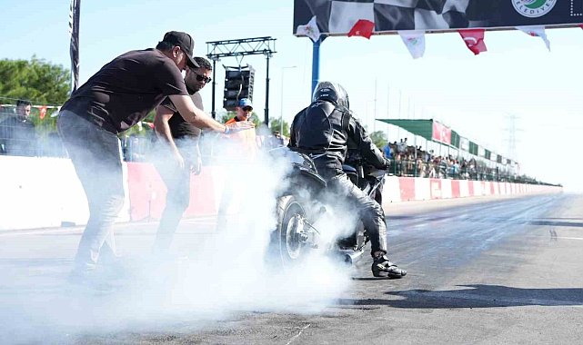Kepez'de motodrag yarışları büyük heyecanla sürüyor