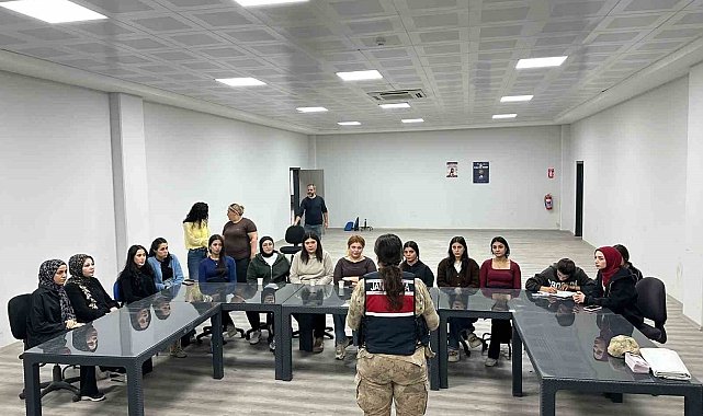 Kilis'te jandarmadan kadına yönelik şiddetle mücadele bilgilendirmesi