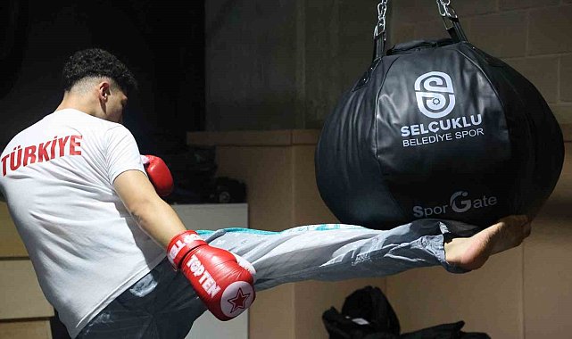 Kilo vermek için başladığı kick boksta dünya şampiyonu oldu