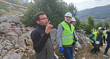 Kilosu 3 liradan toplanıyor, işlenince 10 bin lira oluyor: Andırın'da 'yeşil altın' defne hamlesi