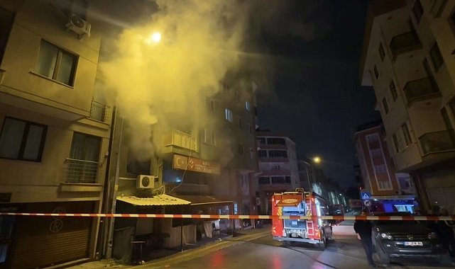 Kıraathanede gece yarısı çıkan yangın korkuttu