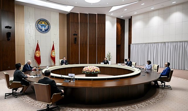 Kırgızistan Cumhurbaşkanı Caparov, Türk Devletleri parlamento başkanlarını kabul etti