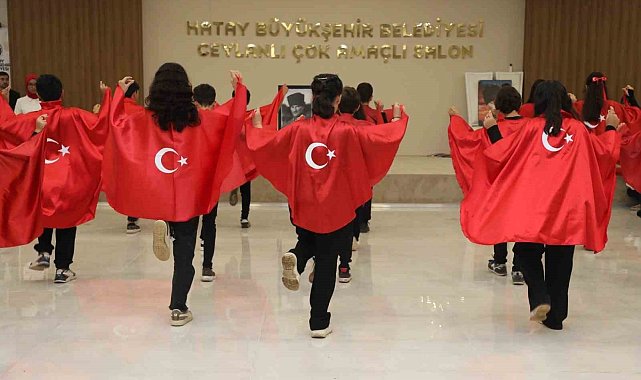 Kırıkhan'da çok amaçlı salonda Cumhuriyet Bayramı kutlandı