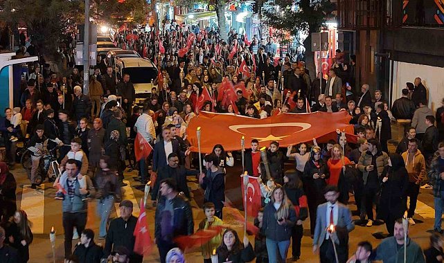 Kırıkkale'de Cumhuriyet'in 103. yılı fener alayı ve konserle kutlandı