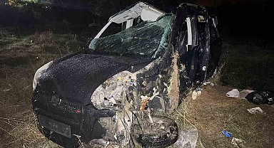 Kırıkkale'de hafif ticari araç takla attı: 1 ölü, 4 yaralı