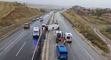 Kırıkkale'de işçi servisi devrildi: 1'i ağır 15 yaralı