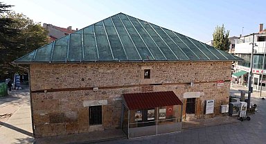 Kırşehir'de Çarşı Camii, kırlangıç tavanıyla dikkat çekiyor