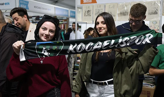 Kitap Fuarı'nda Yeşil-Siyah hediyeler