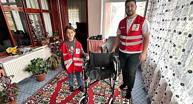 Kızılay'dan ihtiyaç sahibi vatandaşa tekerlekli sandalye desteği