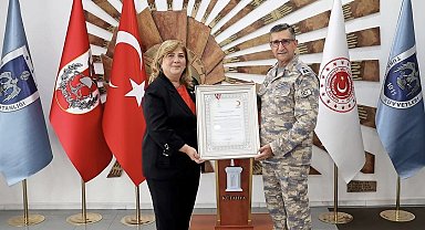 Kızılay'dan Tuğgeneral Mustafa Baş'a Kurumsal Gümüş Madalya
