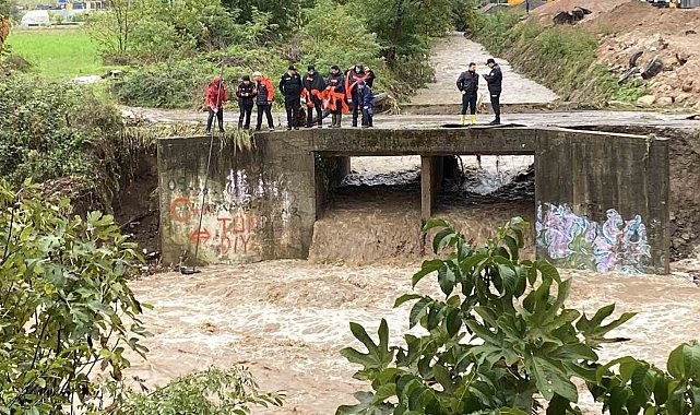 Kocaeli'de dereye düşen araç ve kayıp olduğu değerlendirilen kişi aranıyor