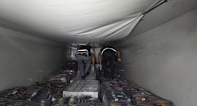 Kocaeli'de durdurulan tırda 95 bin paket elektronik sigara tütünü ele geçirildi