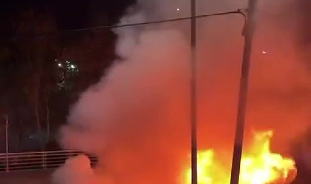 Kocaeli'de iki ayrı araç yangını: Otomobil ve tır dorsesi alev aldı
