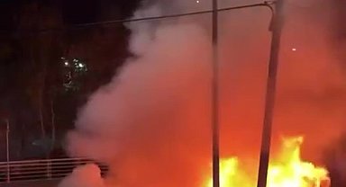 Kocaeli'de iki ayrı araç yangını: Otomobil ve tır dorsesi alev aldı