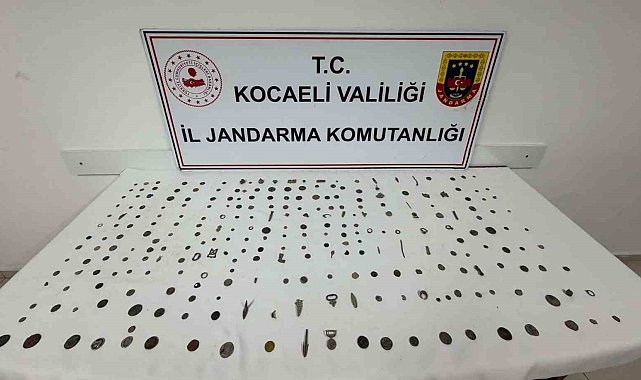 Kocaeli'de kaçakçılık operasyonu: 6,2 ton tütün ve 511 tarihi eser ele geçirildi