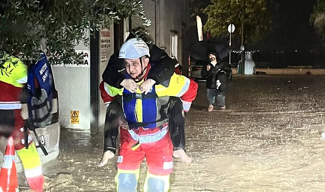 Kocaeli'de kimi botla, kimi sırtlarda kurtarıldı