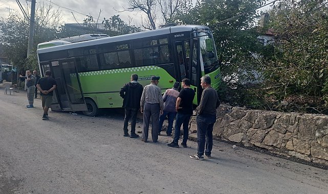 Kocaeli'de özel halk otobüsü duvara çarptı: 10 yaralı