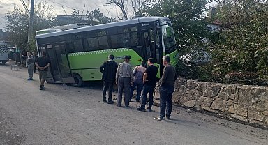 Kocaeli'de özel halk otobüsü duvara çarptı: 10 yaralı