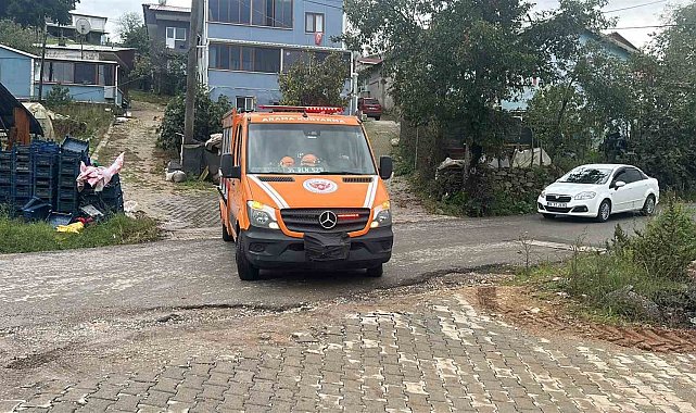 Kocaeli'de sele kapılan cipte kaybolan 2 kişiyi arama çalışmaları sürüyor