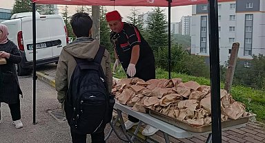 Kocaeli'de İzmit Belediyesi Beslenme Saati Projesine devam ediyor 