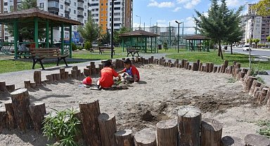 Kocasinan'da parklar, çocuklara toprakla vakit geçirme fırsatı sunuyor