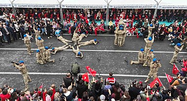 Komandoların gösterisi Cumhuriyet Bayramı kutlamalarına damga vurdu