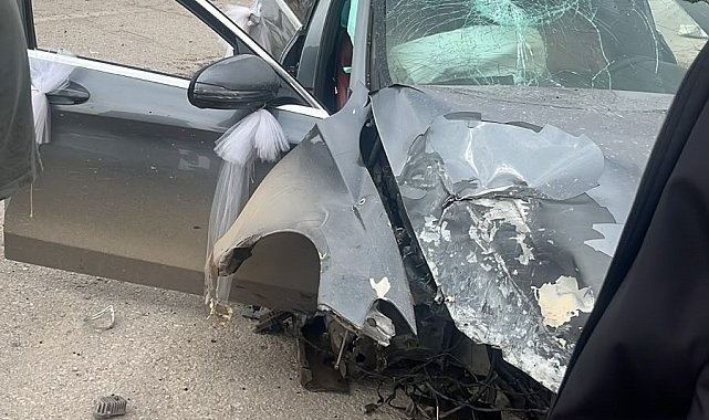 Kontrolden çıkan araç direğe çarparak karşı şeride geçti: 1 yaralı
