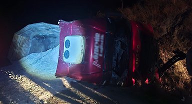 Kontrolden çıkan kum yüklü tır devrildi: 1 yaralı