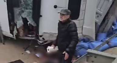 Kontrolden çıkan tırın şoförü ağır yaralandı