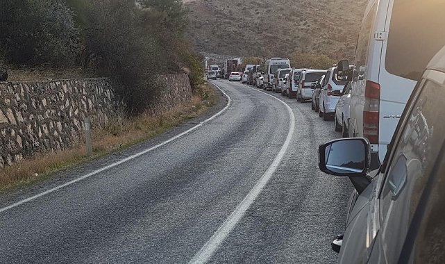 Kontrollü patlatmalar uzun araç kuyruklarına neden oluyor