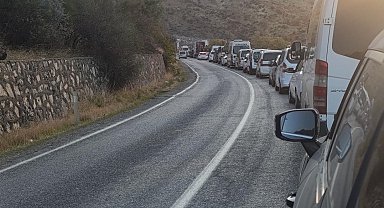 Kontrollü patlatmalar uzun araç kuyruklarına neden oluyor