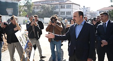 Konya Mevlana Caddesi'nde çevre düzenlemesi sürüyor